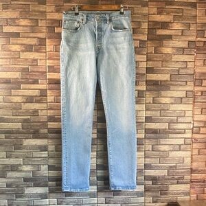 EUC Women’s Levi’s Light Wash 501 Fly Button Straight Leg Jeans 30x32